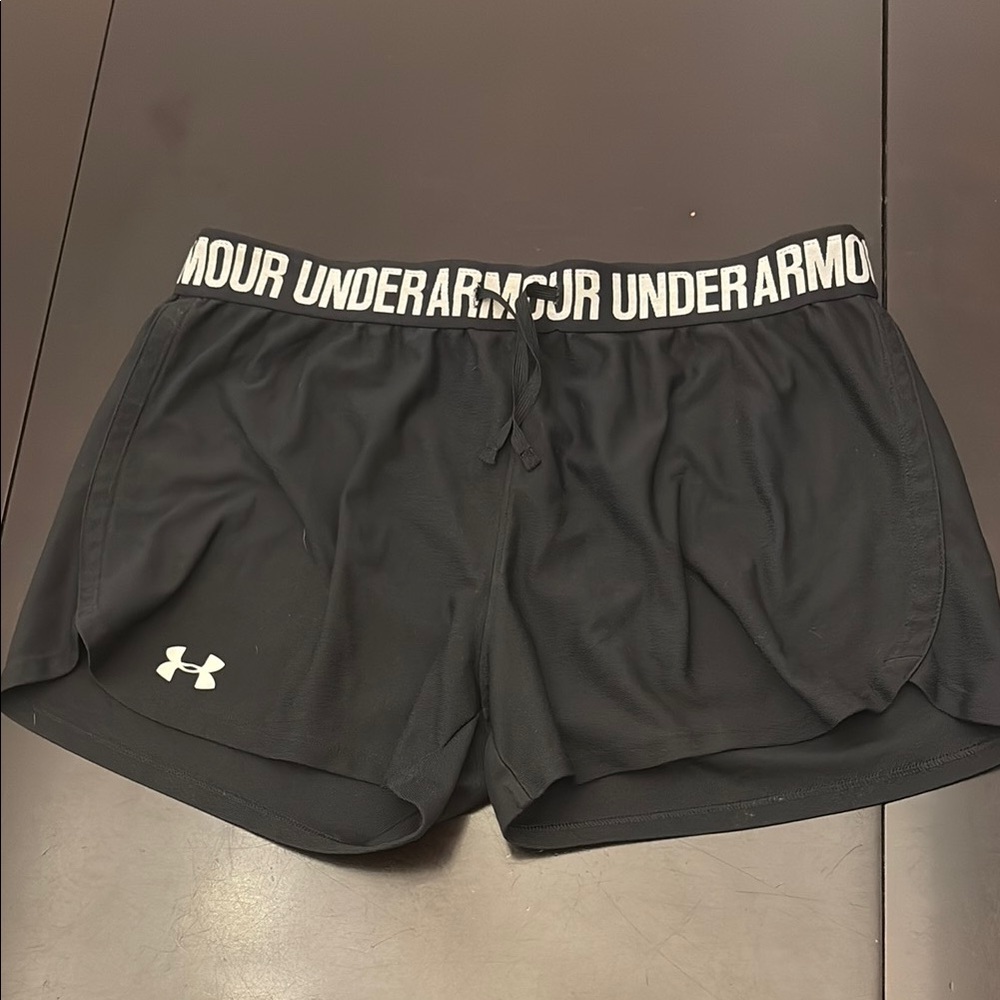 Under Armour Women's Black Shorts size medium